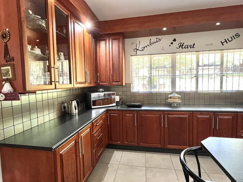 4 Bedroom Property for Sale in Lindley Free State
